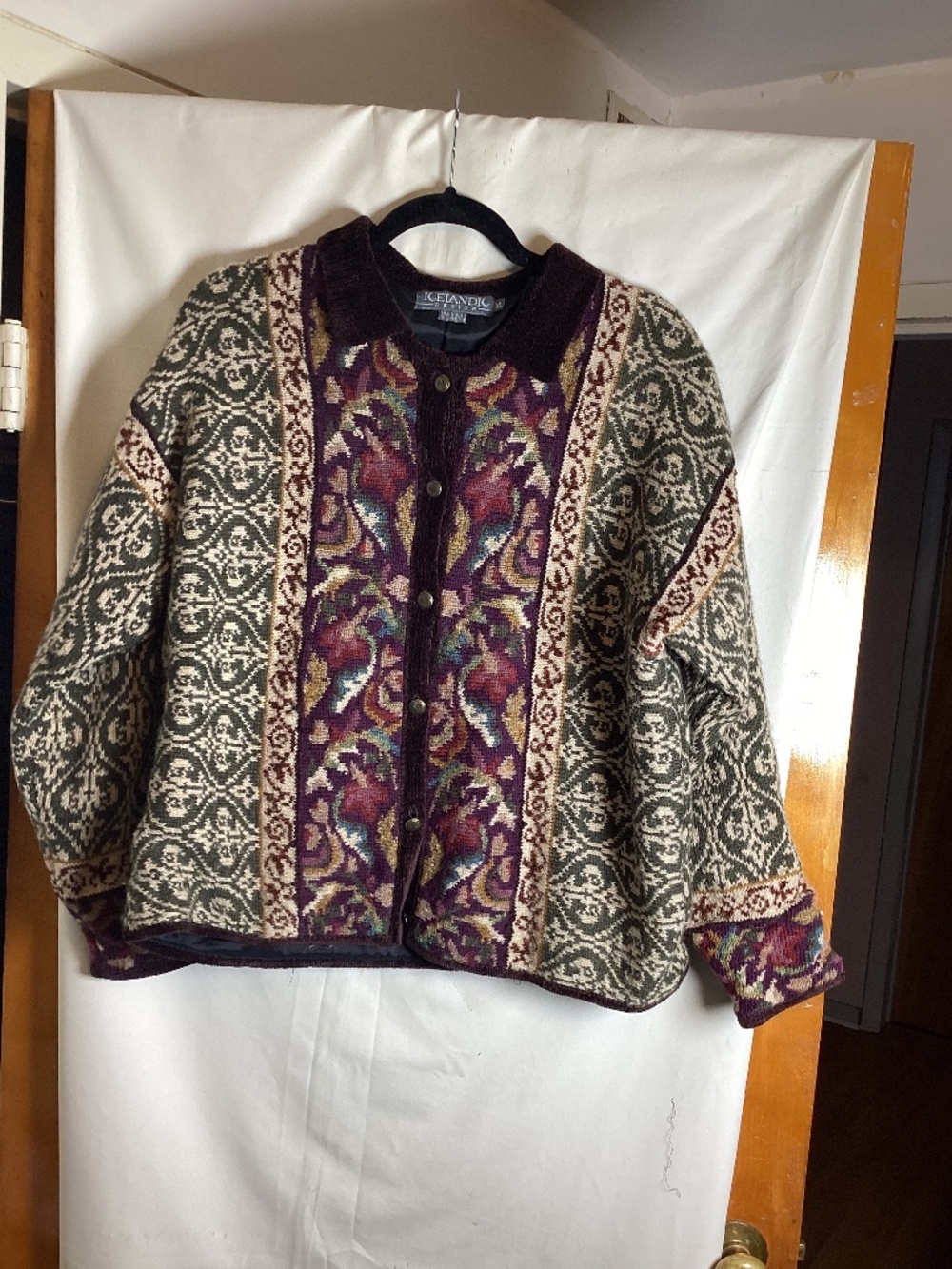 Icelandic Design  70% wool 30% Rayon knitted cardigan with contrast panel SZ XL
